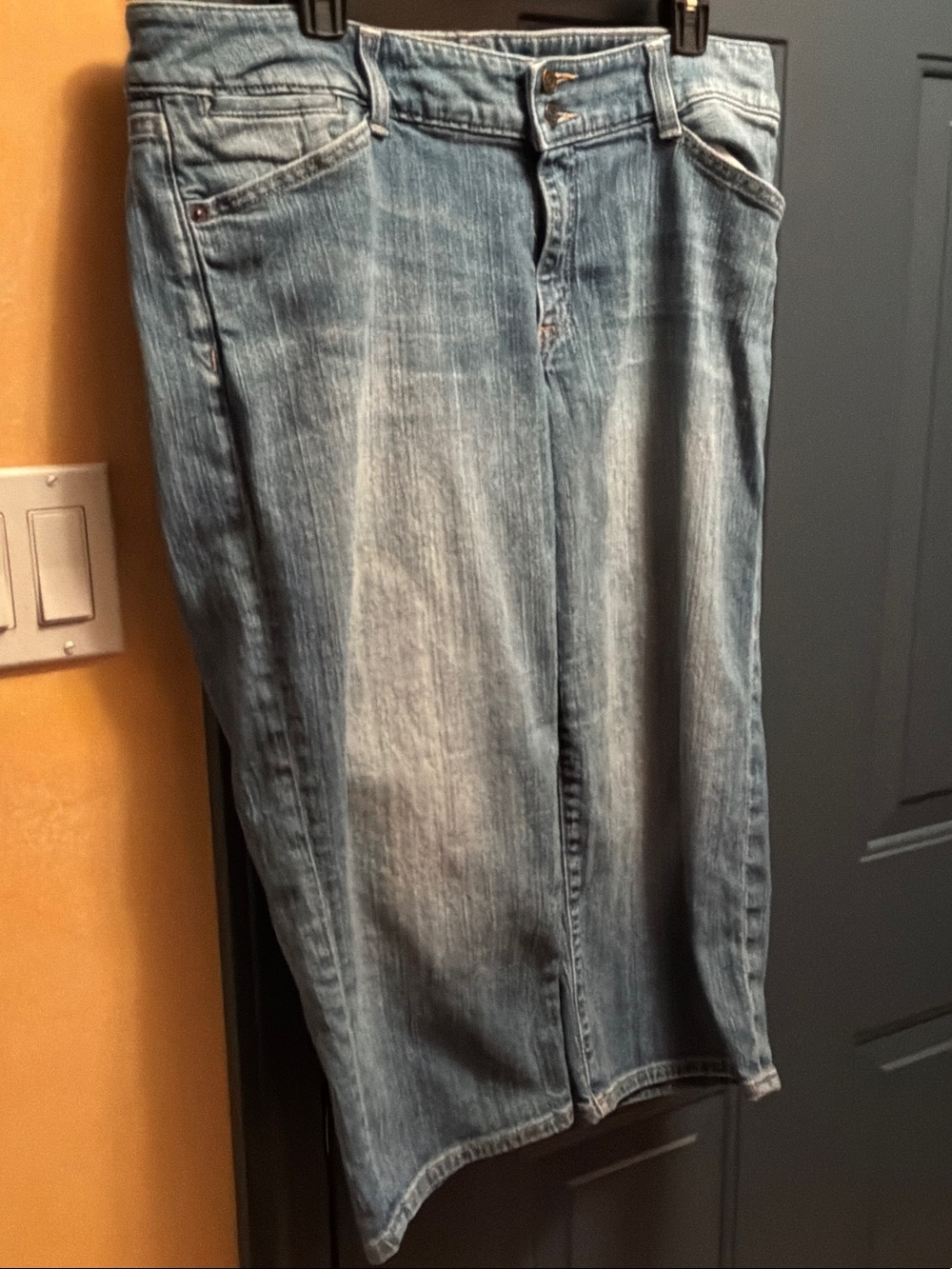 GAP Women's Straight Leg Faded Light Blue Jeans